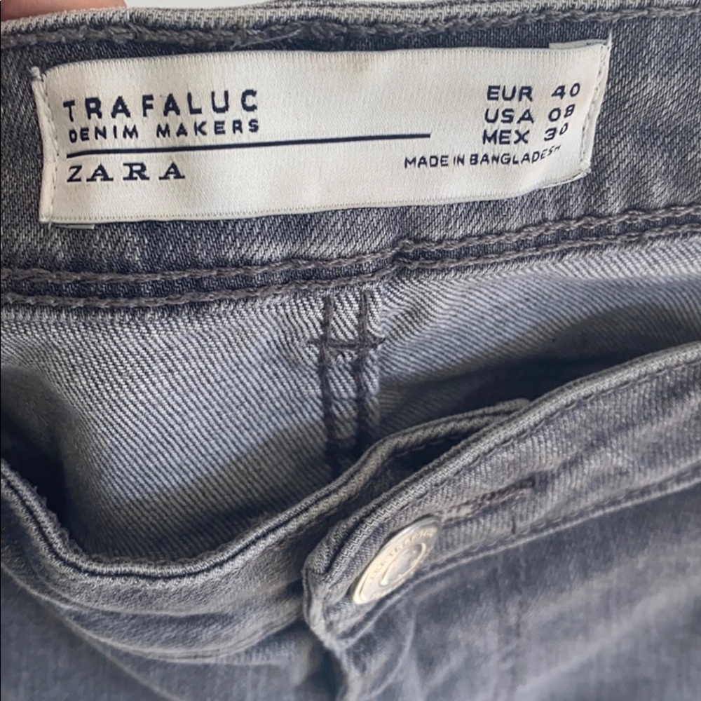 Zara Gray Skinny Jeans with Frayed Bottoms - Picture 4 of 8